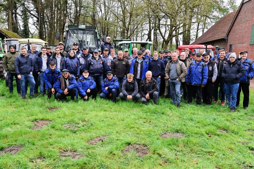Gruppenfoto Oldtimerfreunde und Doskerkerls